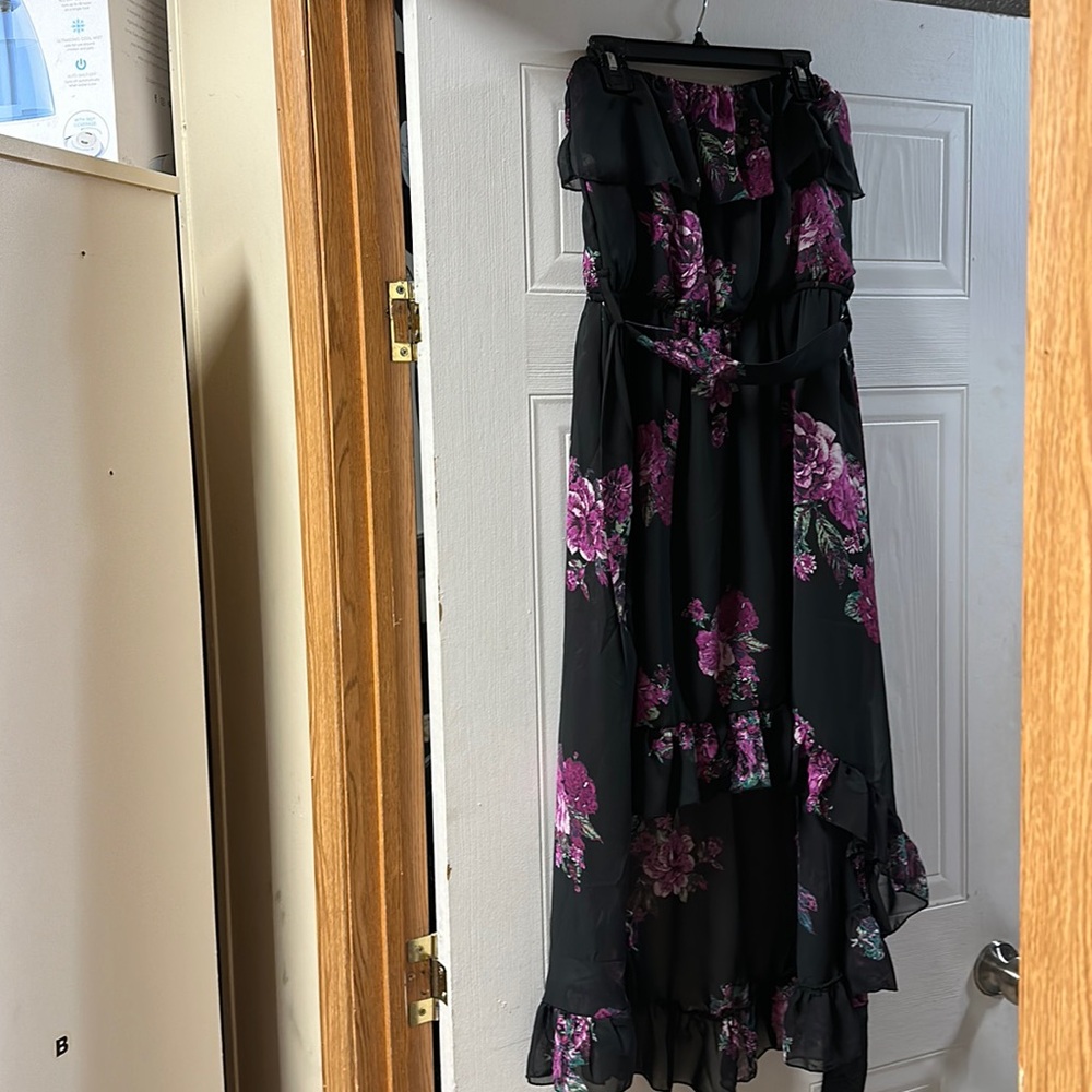 Rue 21 sleeveless/strapless hi low dress. New with tags. Sz M